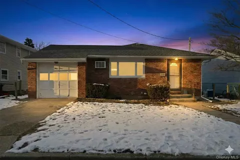 49 Atlantic Ave, North Hempstead, NY 11514