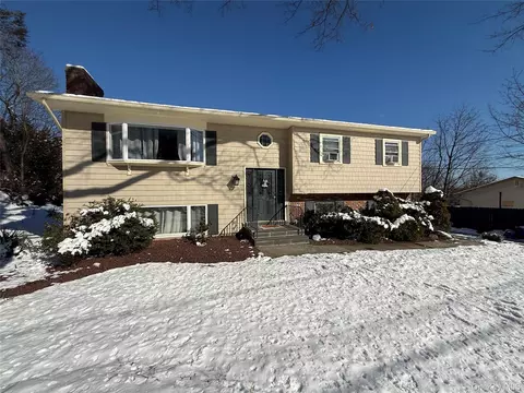 135 Standish Dr, Orangetown, NY 10965