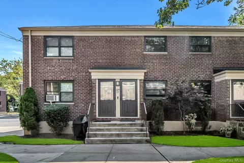 219-57 74th Ave #423A2, Oakland Gardens, NY 11364