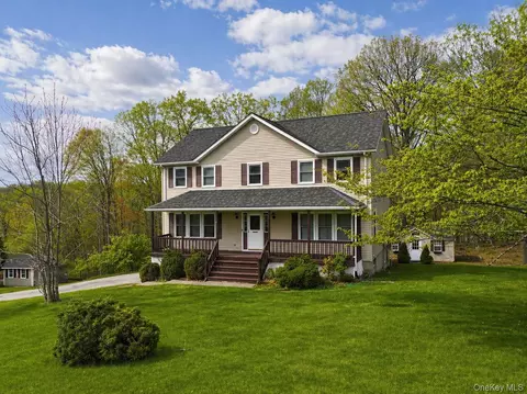 17 Yale Dr, Highland Mills, NY 10930