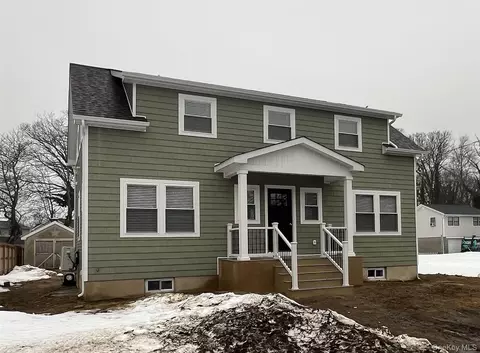 28 Locust, Bayport, NY 11705