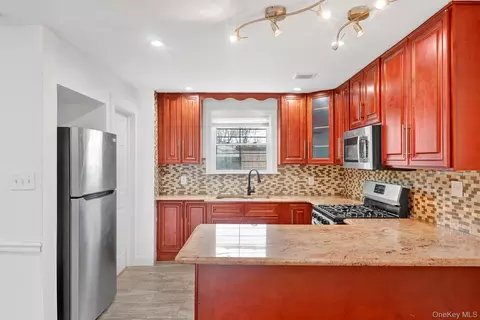 16418 109th Dr, New York, NY 11433