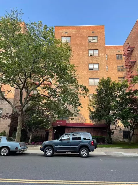29-09 137th St #1D, New York, NY 11354
