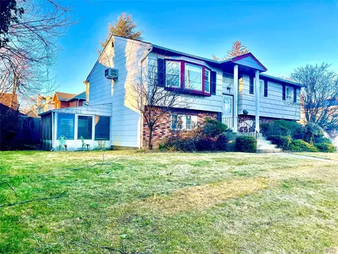 366 Carvel Ave, Cedarhurst, NY 11516
