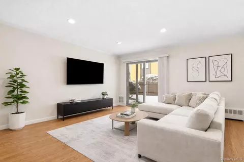 18 Granada Cres #13, Greenburgh, NY 10603