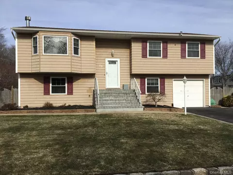 26 Charles Cir, Islip, NY 11751