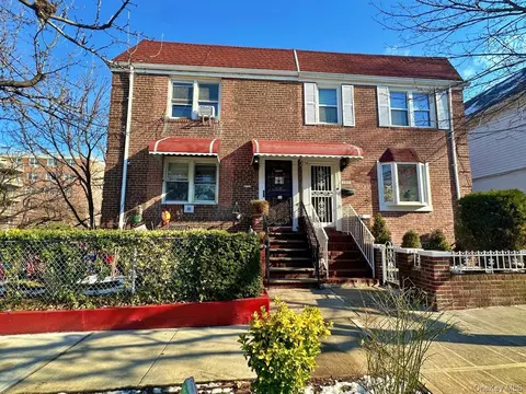 4801 58th Ln, New York, NY 11377