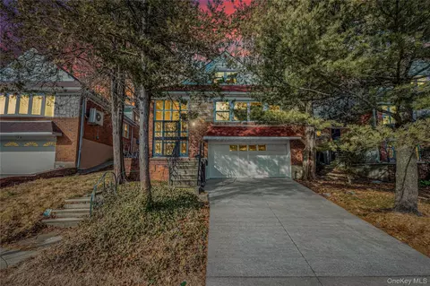 21647 Sawyer Ave, New York, NY 11427