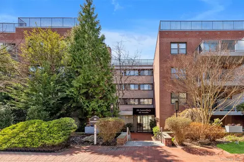 20 Canterbury Rd #2C, North Hempstead, NY 11021