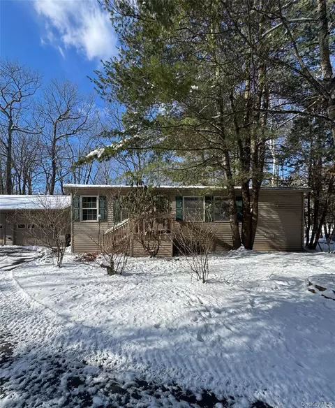 12 Easy St, Catskill, NY 12414