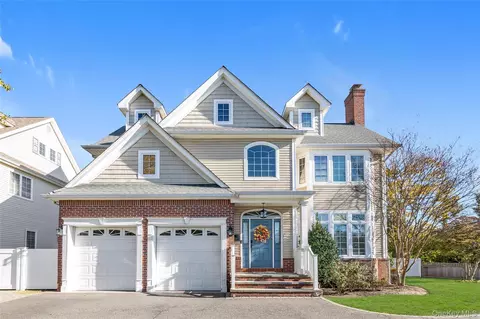 115 Lincoln Ave, Rockville Centre, NY 11570