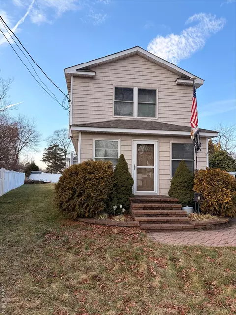 104 Hawthorne Ave, West Babylon, NY 11704