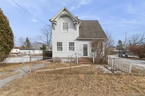 73 Redmond Ave, Bay Shore, NY 11706