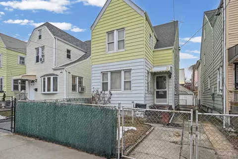 90-21 184th Pl, New York, NY 11423