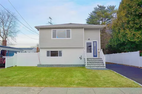 220 Kinkel St, North Hempstead, NY 11590