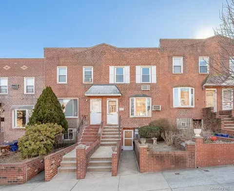 20-13 26th St, Astoria, NY 11105