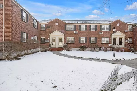 212-10 69 Ave #A, Oakland Gardens, NY 11364
