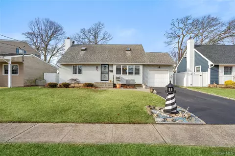 220 Belvedere Dr, Massapequa Park, NY 11762