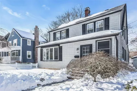12 Summers St, Oyster Bay, NY 11771