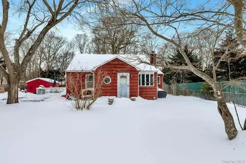 32 Stackyard Dr, Mastic Beach, NY 11951