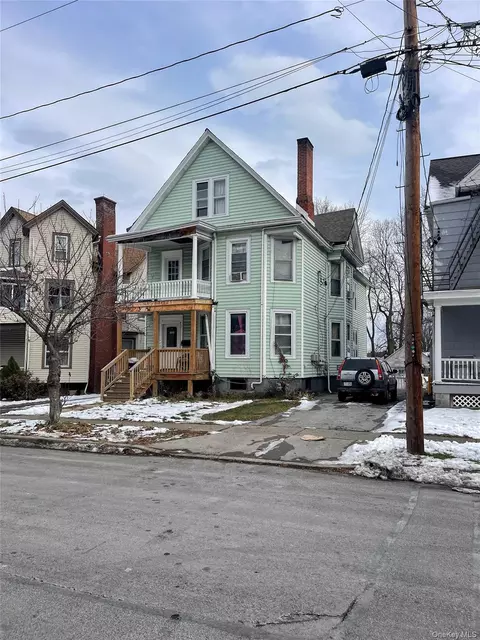 17 Hammersley Ave, Poughkeepsie, NY 12601