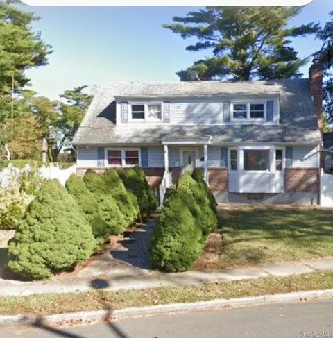 1 Pennsylvania Ave, Brentwood, NY 11717