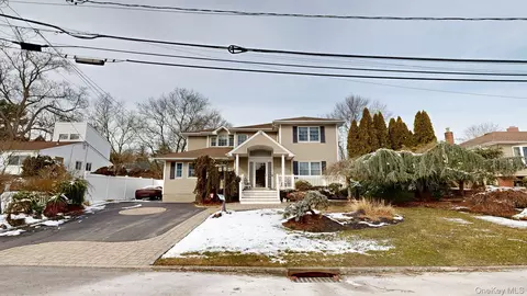 6 Bea St, Lake Grove, NY 11755