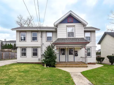 12 2nd Ave, North Hempstead, NY 11050