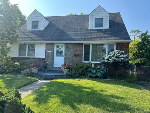 1762 Broadway, New Hyde Park, NY 11040