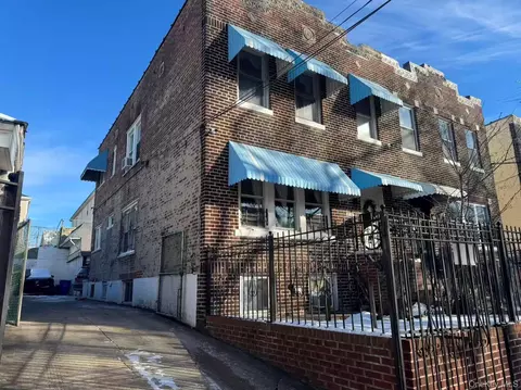 31-11 101st St, New York, NY 11369