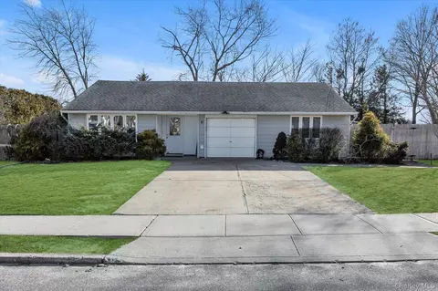 6 Anne Dr, Selden, NY 11784