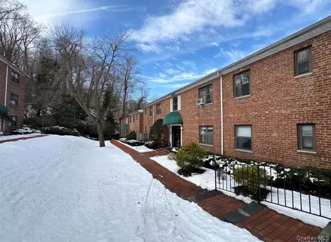 313 Main St #B, North Hempstead, NY 11576
