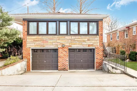 7115 167th St, New York, NY 11365
