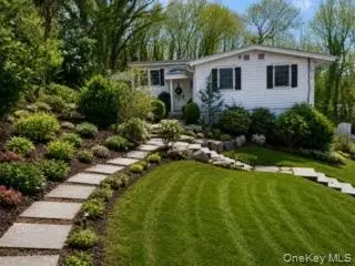 20 Harborview Dr, Northport, NY 11768
