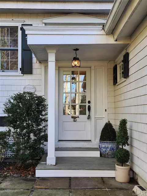 20 Harborview Dr, Northport, NY 11768