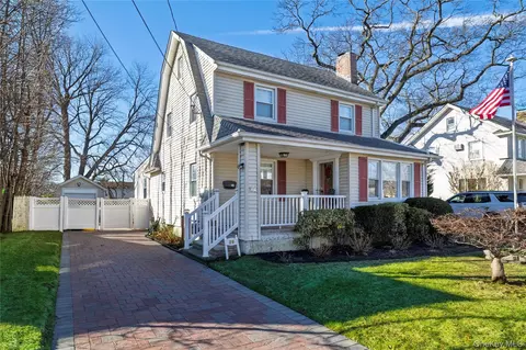 29 Norwich Ave, Lynbrook, NY 11563