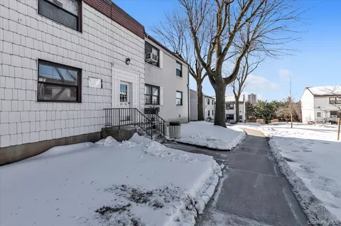 68-76 136th St #B, Flushing, NY 11367