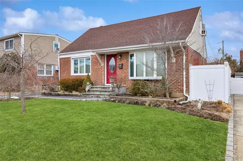 67 Combes Ave, Hicksville, NY 11801
