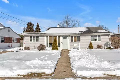 88 Spruce Ln, Valley Stream, NY 11581
