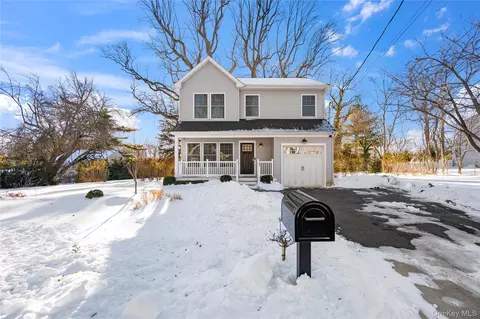 5 Abbington Pl, Northport, NY 11768