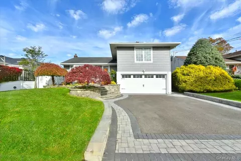 72 Narwood Rd, Massapequa, NY 11758