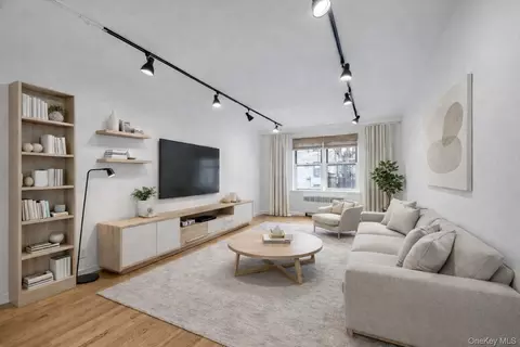 2080 Barnes Ave #4E, New York, NY 10462