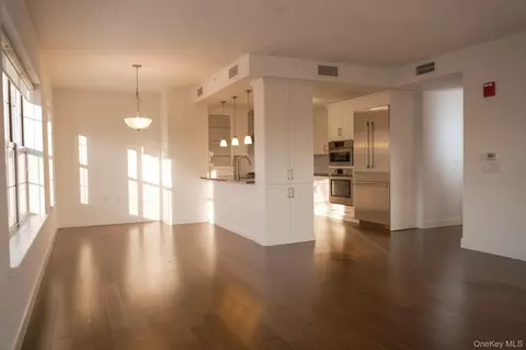 10 Byron Pl #601, Larchmont, NY 10538