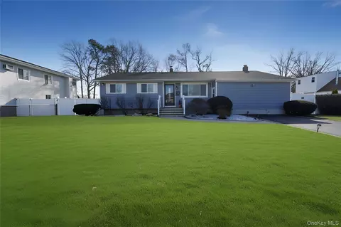 21 Francisco Ave Francisco Ave, Central Islip, NY 11722