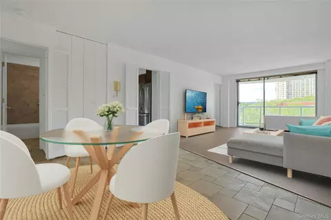 3333 Henry Hudson Pkwy #4M, New York, NY 10463