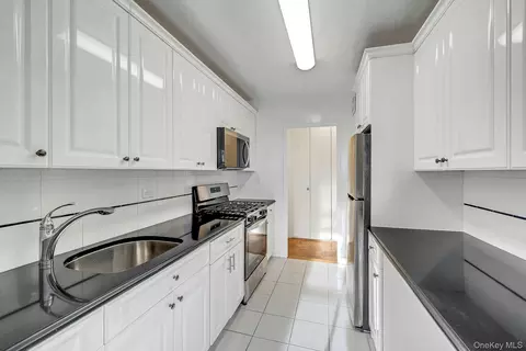 615 Palmer #1004, Yonkers, NY 10701