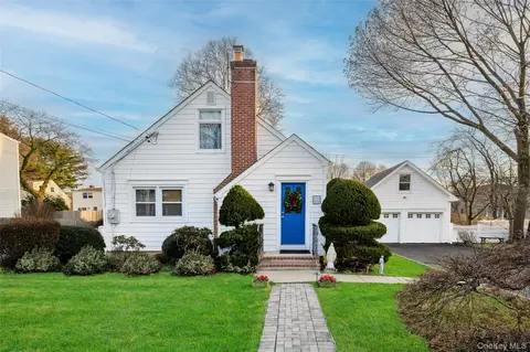 64 Smith St, Greenlawn, NY 11740