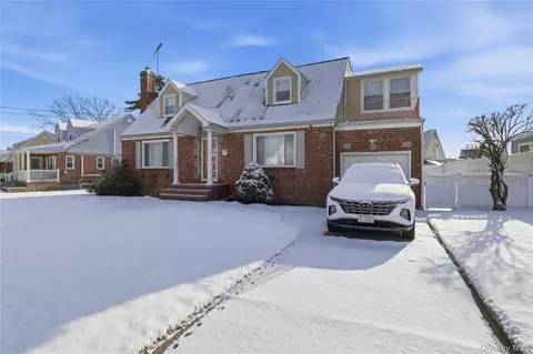 17 Standish Rd, Valley Stream, NY 11580