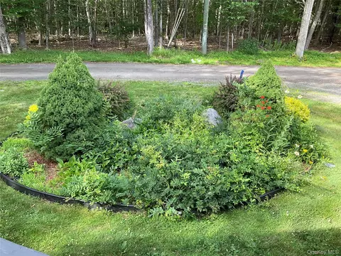 35 Mohawk Cir, Ferndale, NY 12734