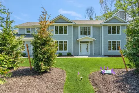 48 Plainview Rd, Woodbury, NY 11797